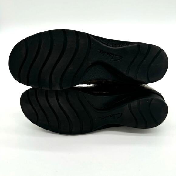 Clarks Bendables Crinkle Leather Wedge Casual Bootie Olive Green 68741 Size 8.5M - Picture 2 of 5